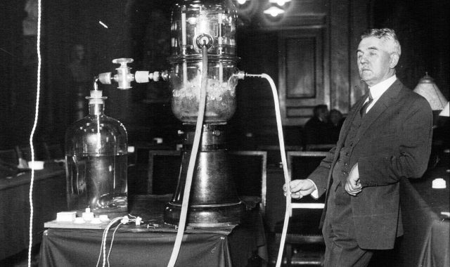 История неоновых вывесок