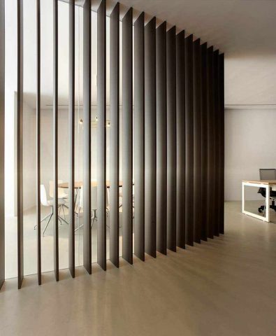 Стеклянные и металлические ламели: современный дуэт в архитектуре и дизайне